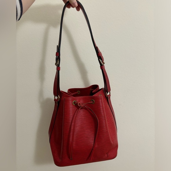 Louis Vuitton Handbags - Louis Vuitton Petit Noé Shoulder Bag Red Leather Epi